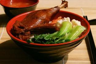 吃瓜喝水吃鸭腿,水润心田，鸭腿佳肴，尽享美食盛宴