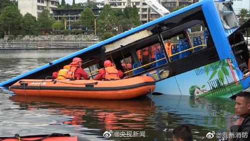 吃瓜群众捏鱼船