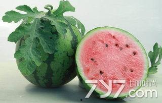 吃瓜会影响腰疼吗,揭秘日常饮食习惯对腰部健康的影响