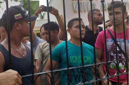 军人吃瓜队友,战友间的欢乐时光